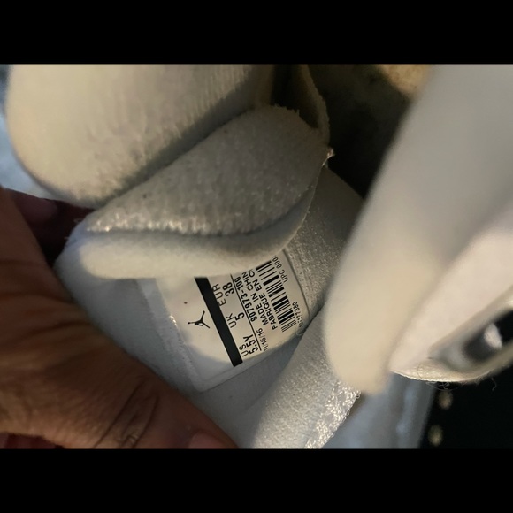 All white - Picture 2 of 2